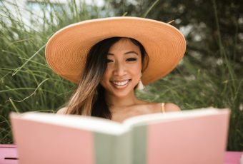 Inspiratif! Ini 7 Buku yang Bisa Jadi Teman Akrab Saat Traveling
