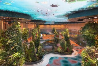 Terminal 2 Bandara Changi Kembali Dibuka, Intip Interior Spektakulernya