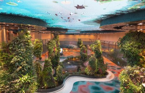 Terminal 2 Bandara Changi Kembali Dibuka, Intip Interior Spektakulernya