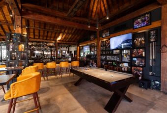 Friends Bar, Bar Baru di Canggu yang Terinspirasi Serial Friends