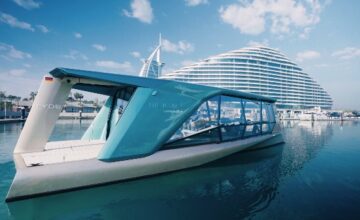 Resmi Melaut: THE ICON, Yacht Bertenaga Listrik Pertama di Dunia