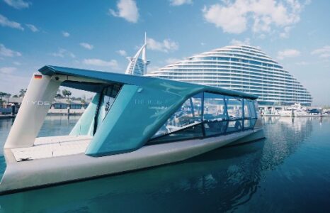 Resmi Melaut: THE ICON, Yacht Bertenaga Listrik Pertama di Dunia