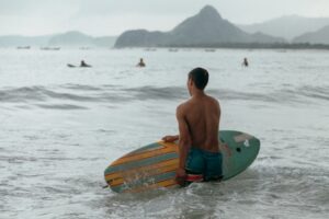 Surfing di Lombok? Pantai ini Cocok Buat Surfer Pemula