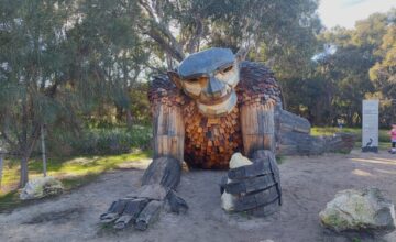 Bertualang Mencari Raksasa Penjaga Mandurah
