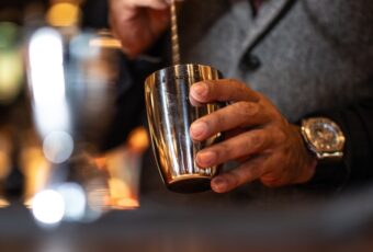 Menghentikan Waktu di Tengah Riuhnya Uluwatu