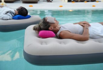 Sebuah Perjalanan Mencari Keheningan di Hotel Sages