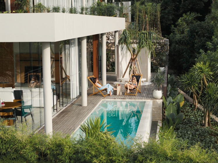Barefoot Luxury di Uluwatu: Sebuah Pelarian untuk Jiwa yang Lelah
