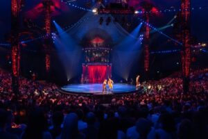 KOOZA Cirque du Soleil Hidupkan Singapura, Antusias Penonton Membludak