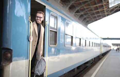 Kenapa Banyak Traveler Berpengalaman Mulai Beralih ke Smartwatch Ringan Ini?