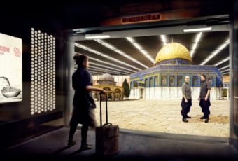 Review Film “Nation Estate”: Ketika Larissa Sansour Memadatkan Palestina dalam Sebuah Gedung