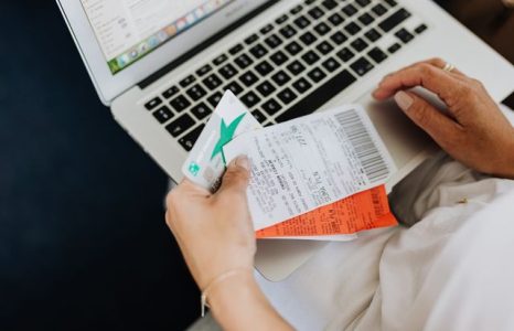 Liburan Bukan Cuma Soal Tiket Murah, Ini yang Perlu Dipertimbangkan Saat Booking